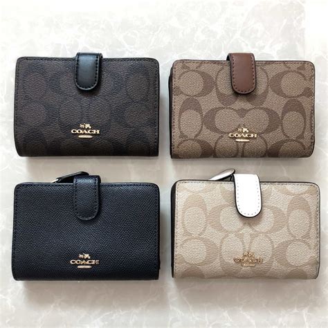 coach zipper wallet.